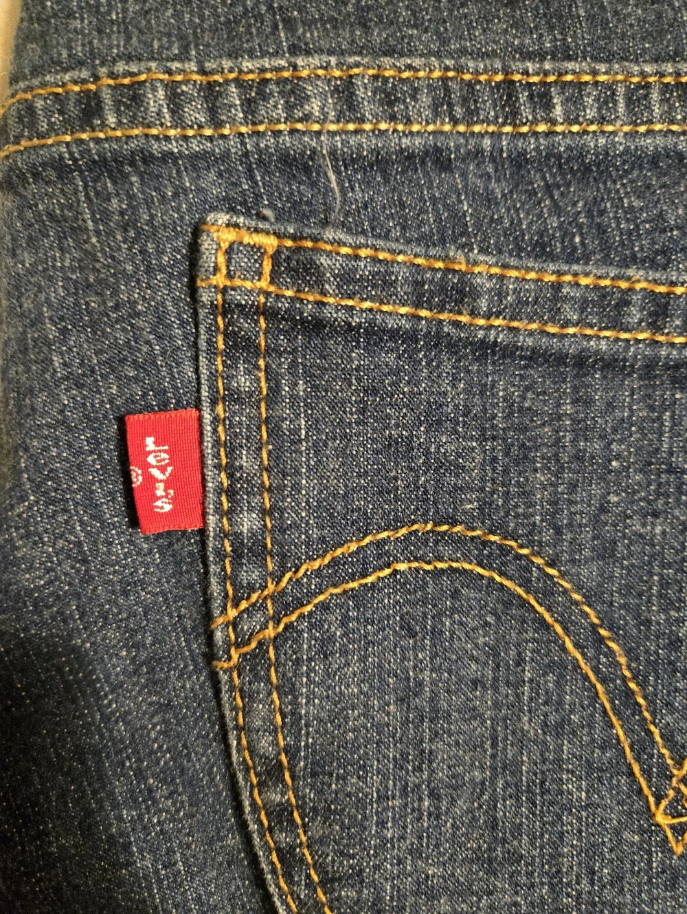 Levi’s Classic Capri Jeans Womens Size 16 Medium Wash Cropped Straight Leg Denim - Picture 2 of 4